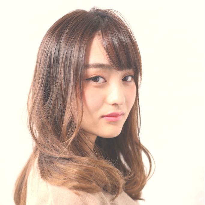 セミロングヘア